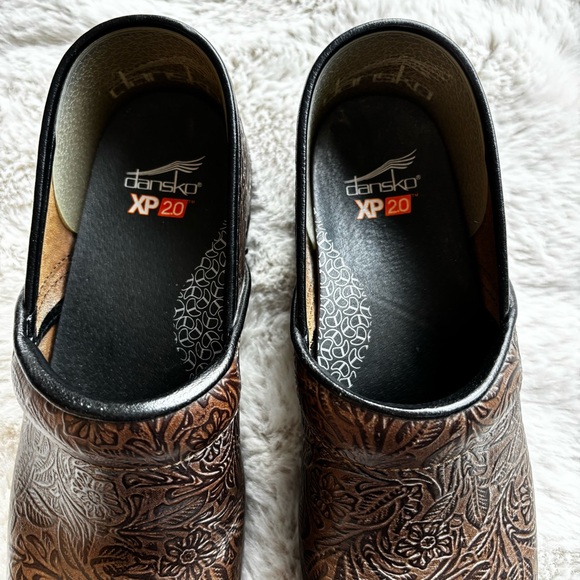 Dansko Women's XP 2.0 Brown Floral Tooled Clog Dansko size 40 (9-9.5) - Picture 6 of 8